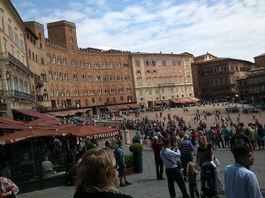 Weekend afternoon in the Piazza Weekend afternoon in the Piazza